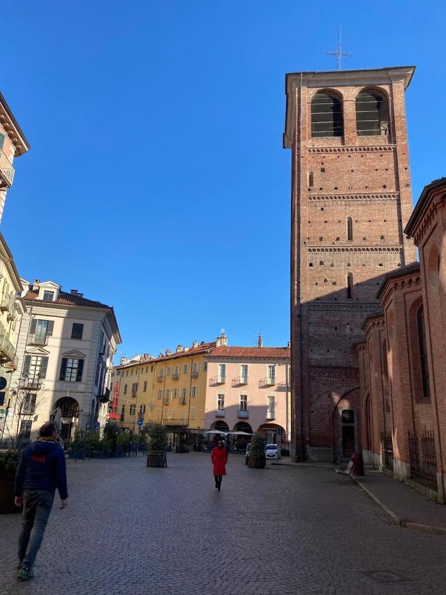Maschera Di Ferro Appartamento In Centro Storico Pinerolo Exterior foto